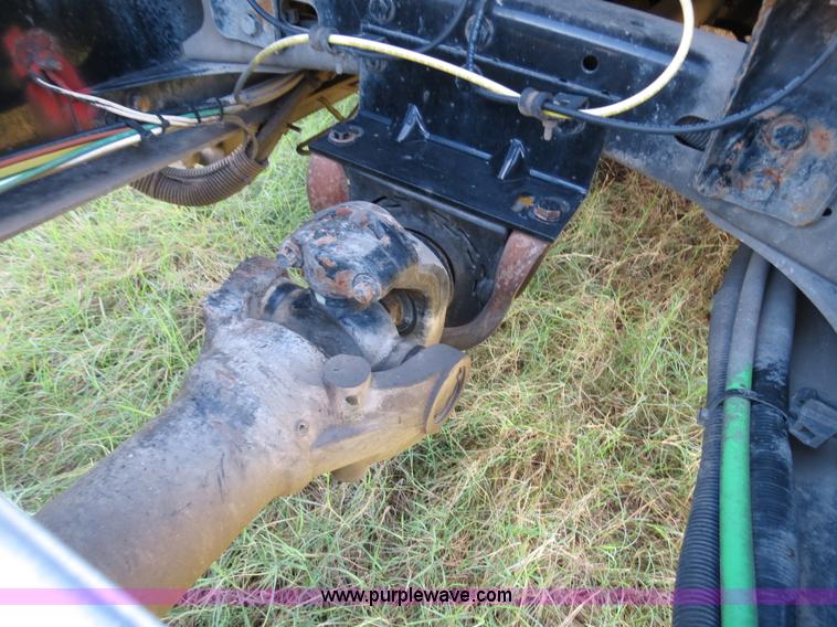 image for item B4506 2003 Freightliner Columbia semi truck