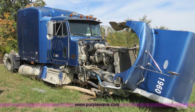image for item B4507 1999 Peterbilt 377 semi truck