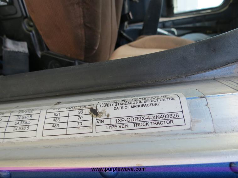 image for item B4507 1999 Peterbilt 377 semi truck