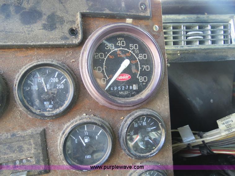 image for item B4507 1999 Peterbilt 377 semi truck