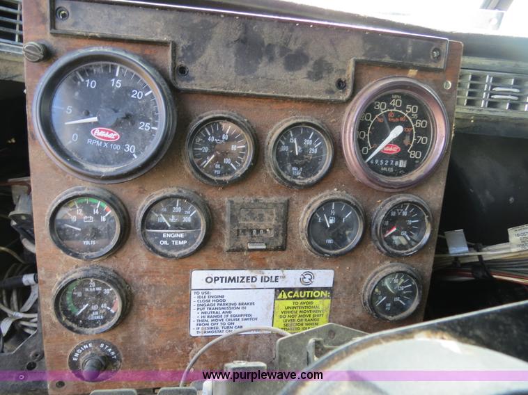 image for item B4507 1999 Peterbilt 377 semi truck