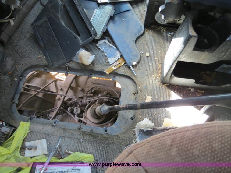 image for item B4507 1999 Peterbilt 377 semi truck