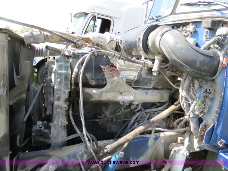 image for item B4507 1999 Peterbilt 377 semi truck