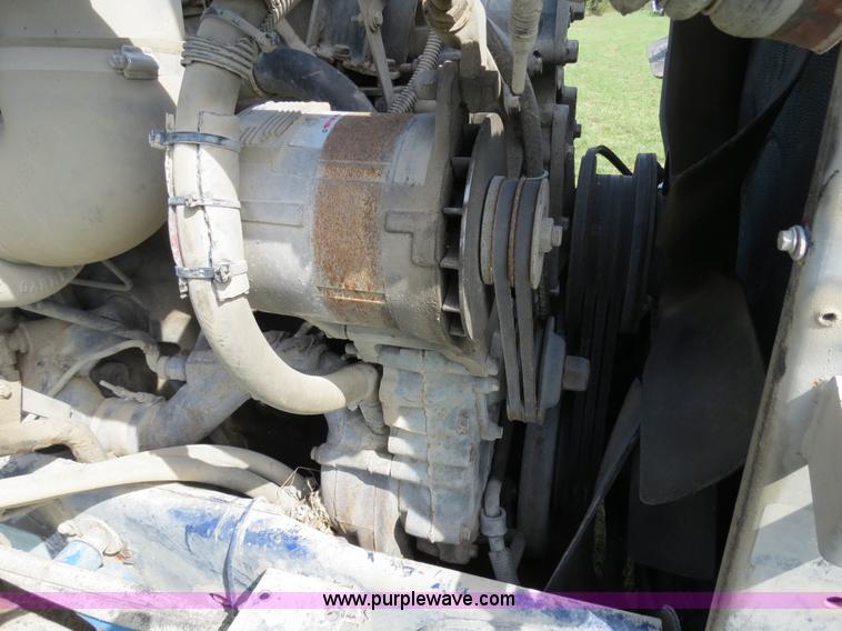 image for item B4507 1999 Peterbilt 377 semi truck