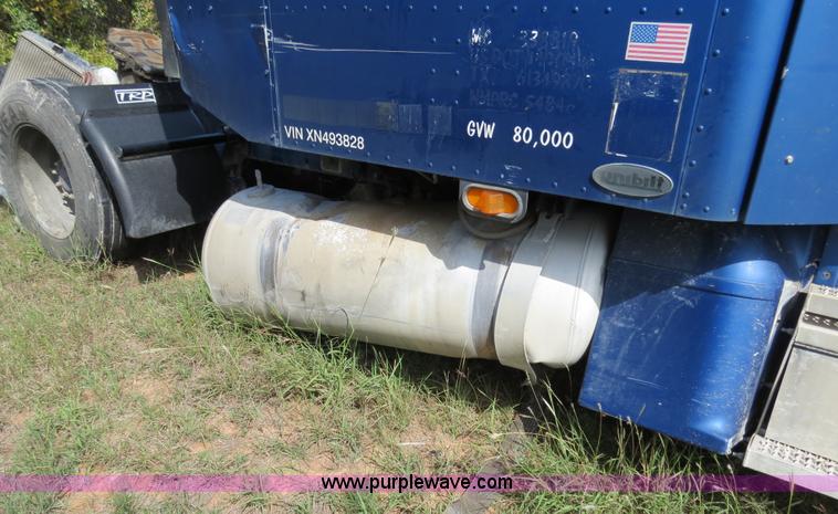 image for item B4507 1999 Peterbilt 377 semi truck