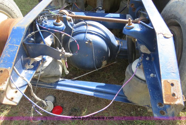 image for item B4507 1999 Peterbilt 377 semi truck