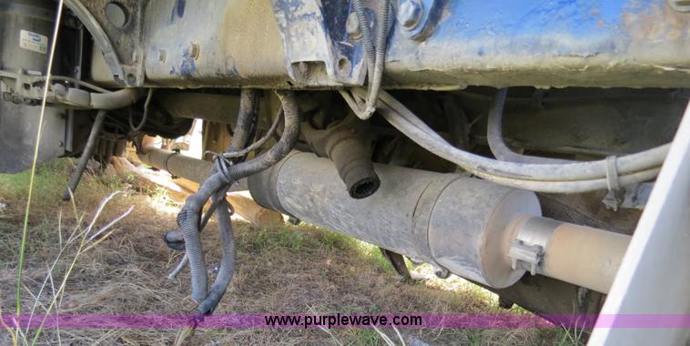 image for item B4507 1999 Peterbilt 377 semi truck