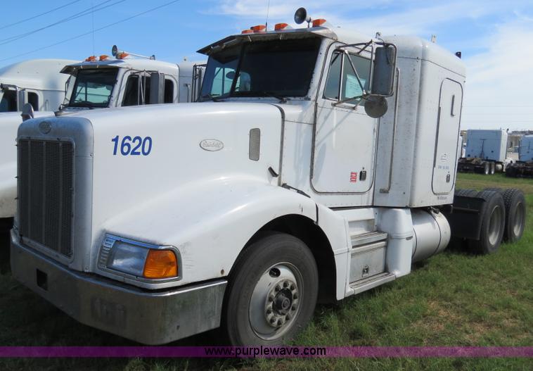 image for item B4508 1999 Peterbilt 377 semi truck