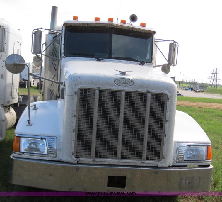image for item B4508 1999 Peterbilt 377 semi truck