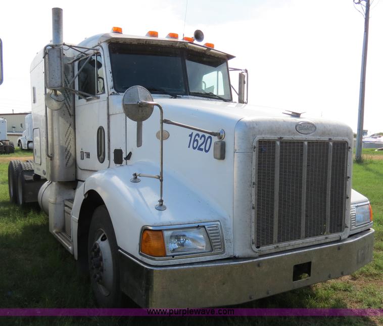 image for item B4508 1999 Peterbilt 377 semi truck