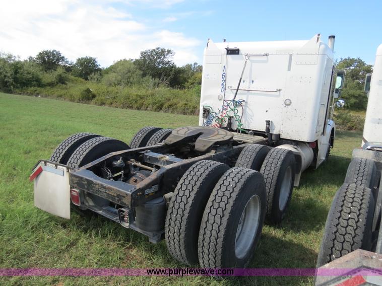 image for item B4508 1999 Peterbilt 377 semi truck