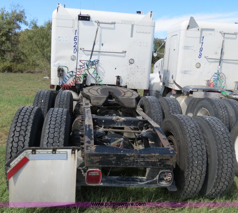 image for item B4508 1999 Peterbilt 377 semi truck