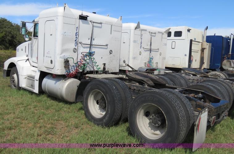 image for item B4508 1999 Peterbilt 377 semi truck