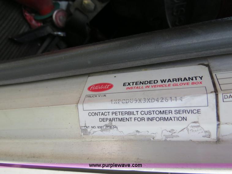 image for item B4508 1999 Peterbilt 377 semi truck