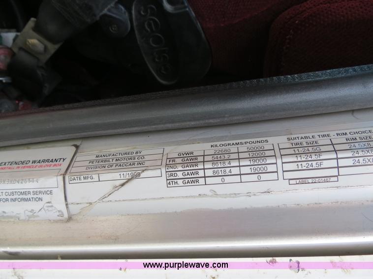 image for item B4508 1999 Peterbilt 377 semi truck