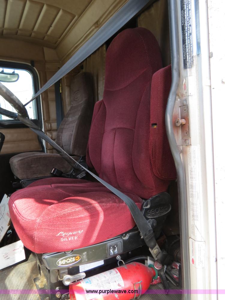 image for item B4508 1999 Peterbilt 377 semi truck