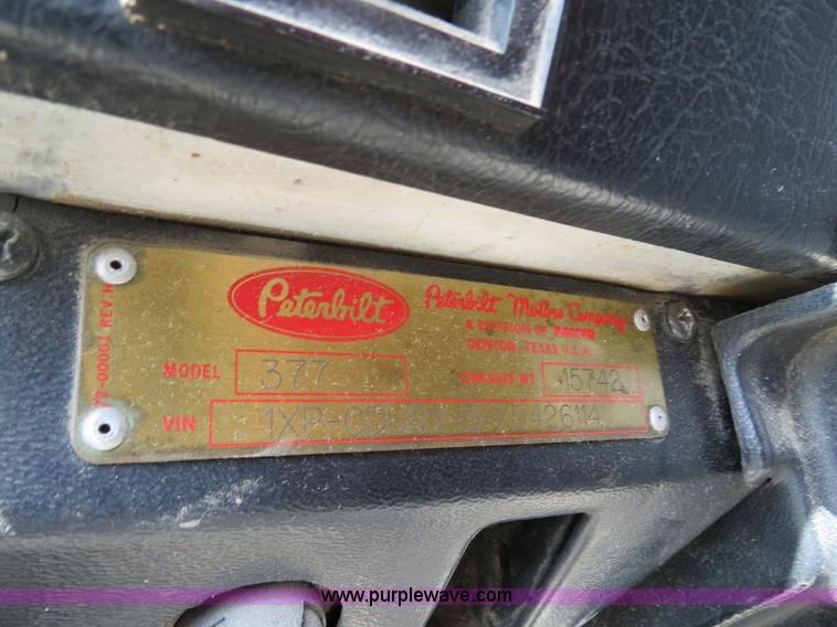 image for item B4508 1999 Peterbilt 377 semi truck