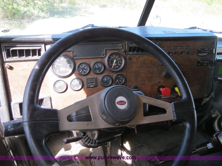 image for item B4508 1999 Peterbilt 377 semi truck