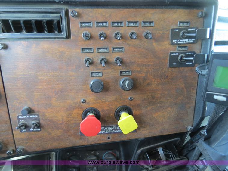 image for item B4508 1999 Peterbilt 377 semi truck