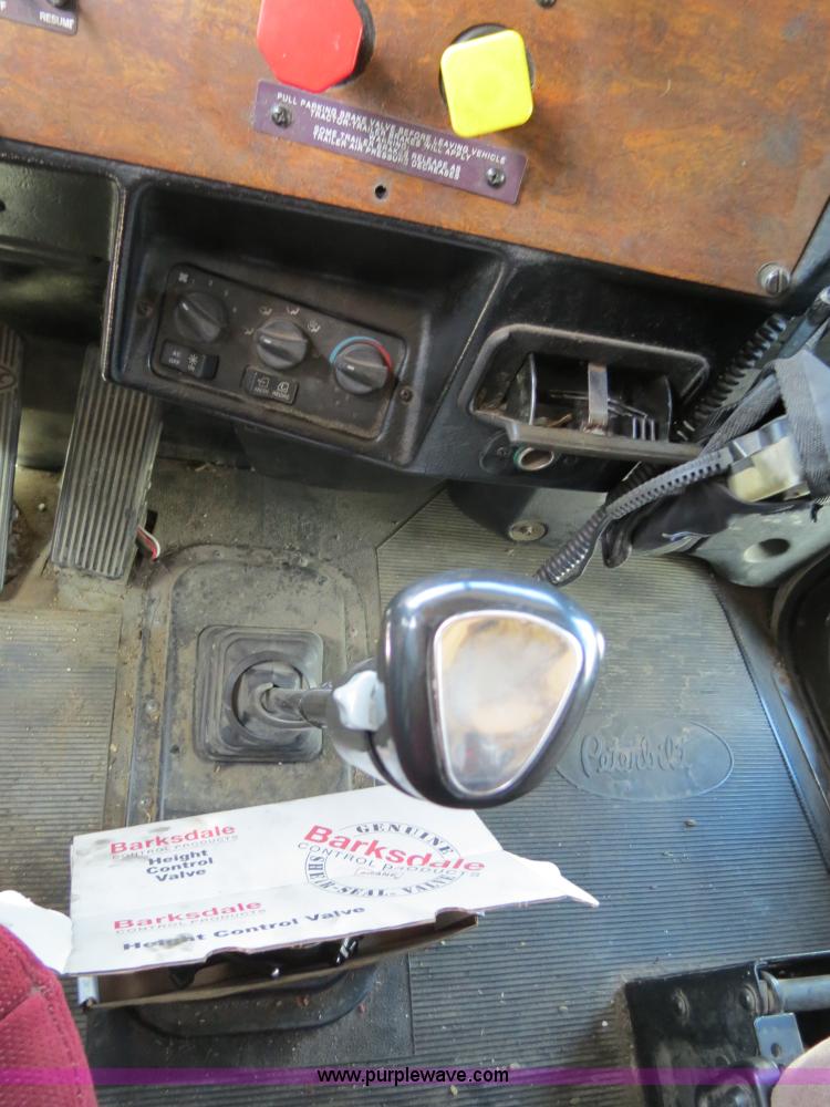 image for item B4508 1999 Peterbilt 377 semi truck