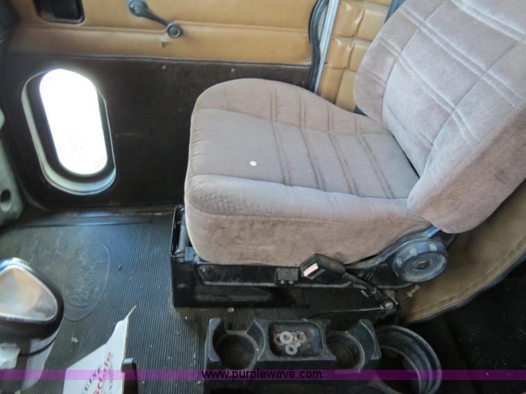 image for item B4508 1999 Peterbilt 377 semi truck