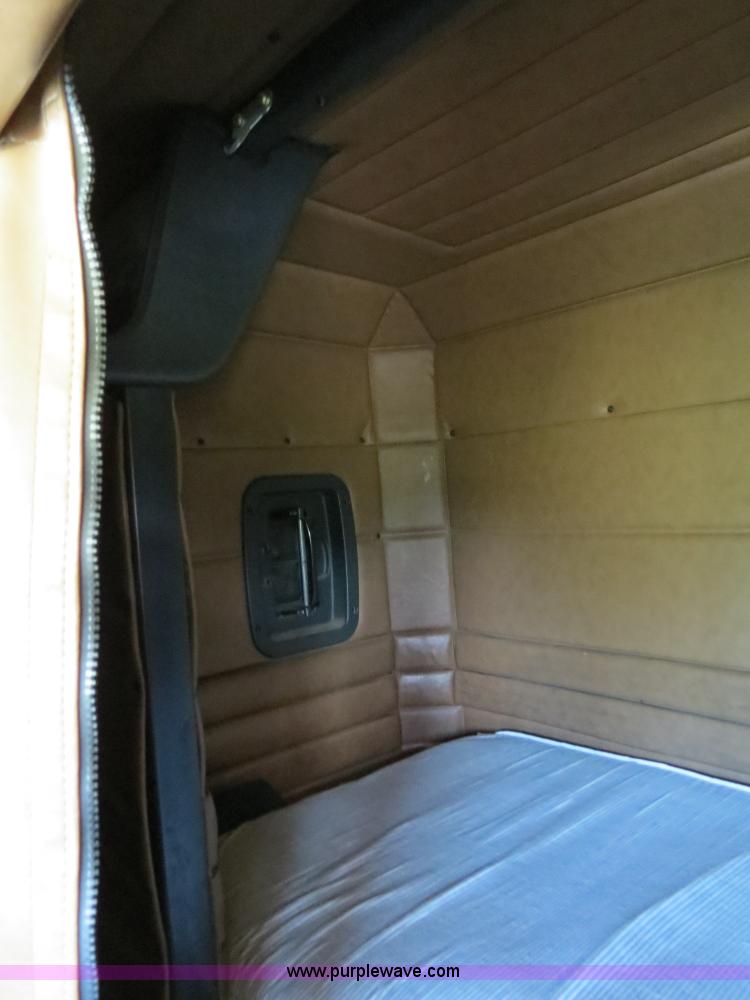 image for item B4508 1999 Peterbilt 377 semi truck