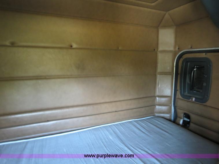 image for item B4508 1999 Peterbilt 377 semi truck