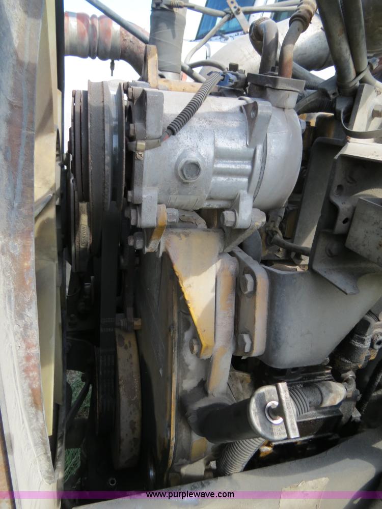 image for item B4508 1999 Peterbilt 377 semi truck