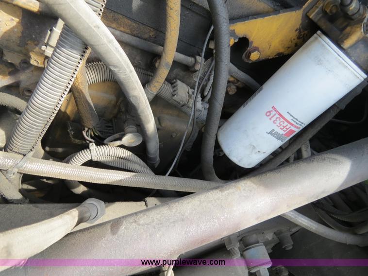 image for item B4508 1999 Peterbilt 377 semi truck