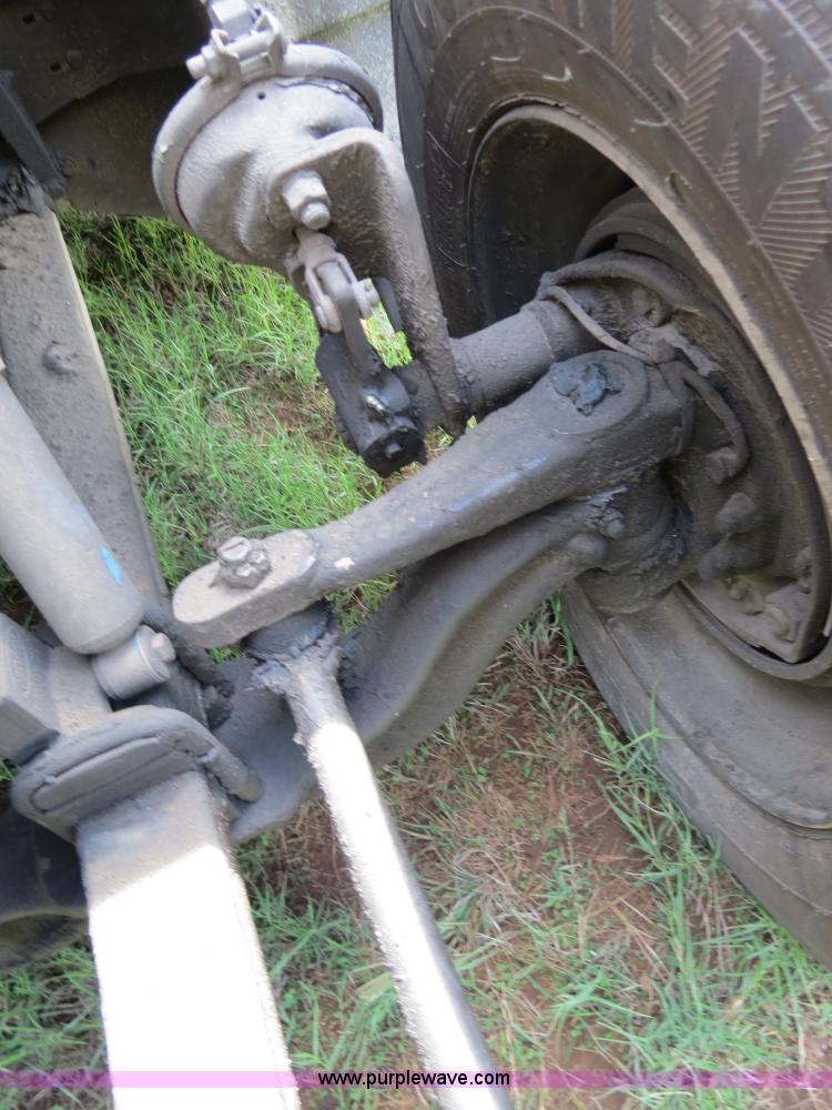 image for item B4508 1999 Peterbilt 377 semi truck