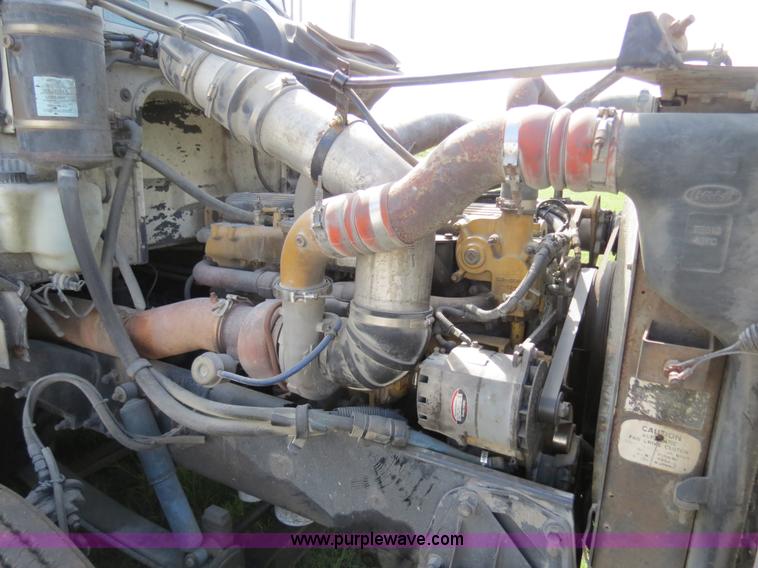 image for item B4508 1999 Peterbilt 377 semi truck