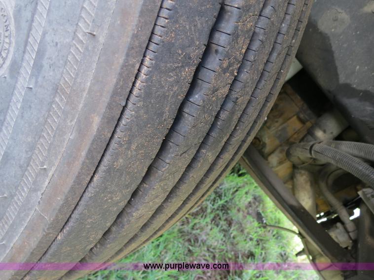 image for item B4508 1999 Peterbilt 377 semi truck