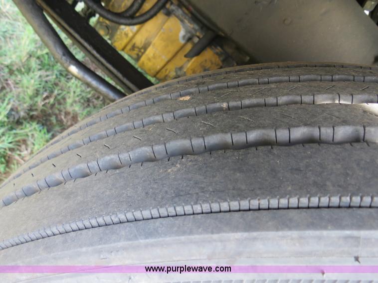 image for item B4508 1999 Peterbilt 377 semi truck