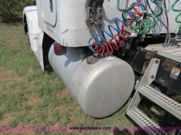 image for item B4508 1999 Peterbilt 377 semi truck