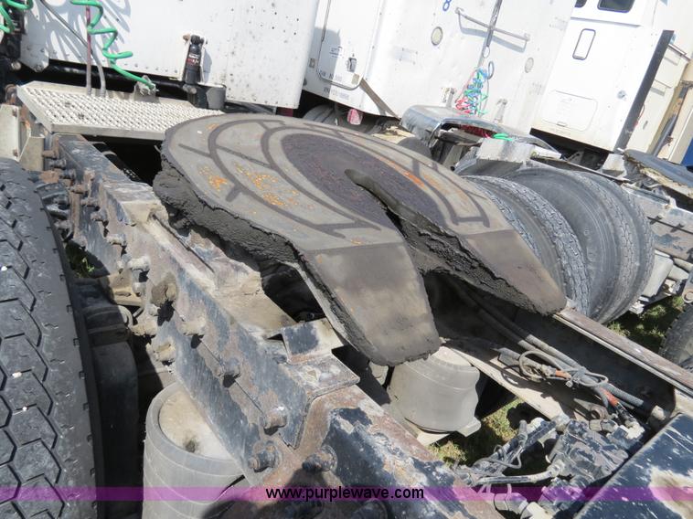 image for item B4508 1999 Peterbilt 377 semi truck