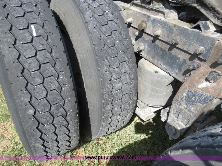 image for item B4508 1999 Peterbilt 377 semi truck