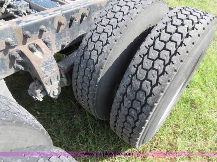 image for item B4508 1999 Peterbilt 377 semi truck