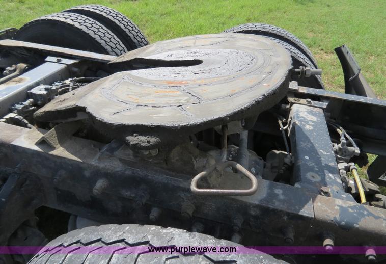 image for item B4508 1999 Peterbilt 377 semi truck