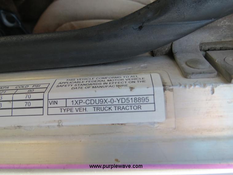 image for item B4509 2000 Peterbilt 377 semi truck