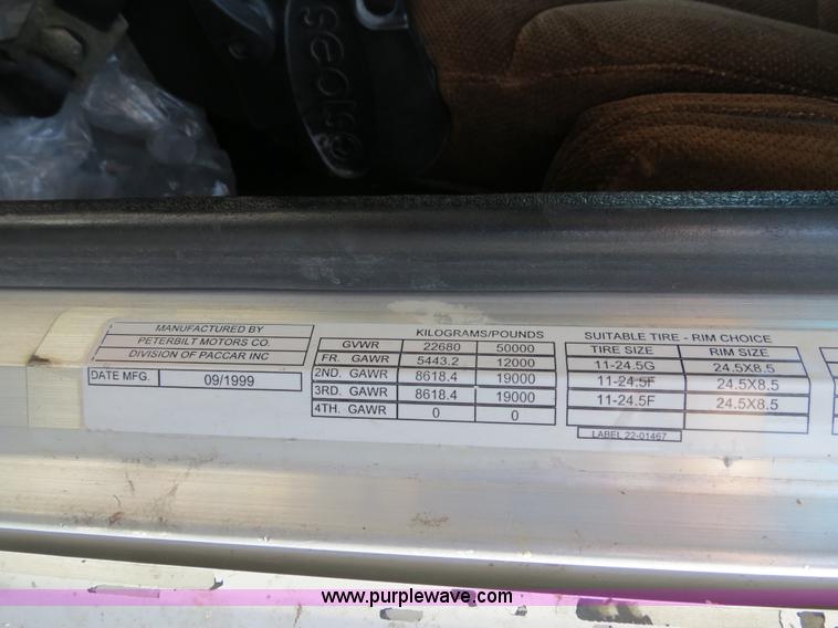 image for item B4509 2000 Peterbilt 377 semi truck