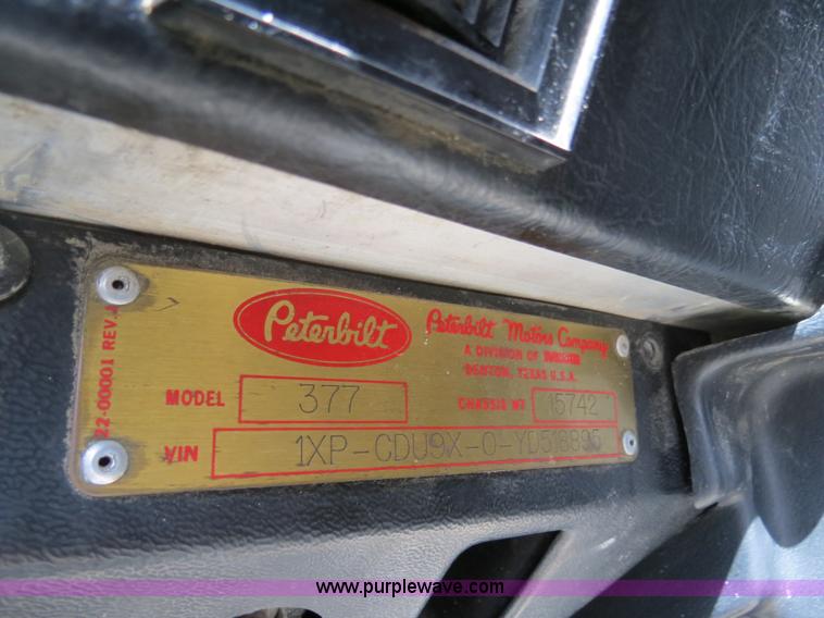 image for item B4509 2000 Peterbilt 377 semi truck