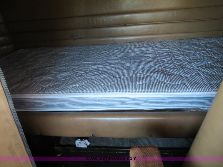 image for item B4509 2000 Peterbilt 377 semi truck