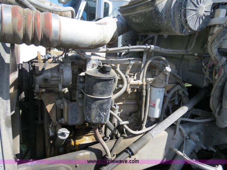 image for item B4509 2000 Peterbilt 377 semi truck