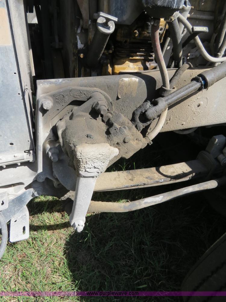 image for item B4509 2000 Peterbilt 377 semi truck