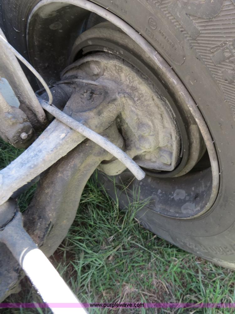 image for item B4509 2000 Peterbilt 377 semi truck