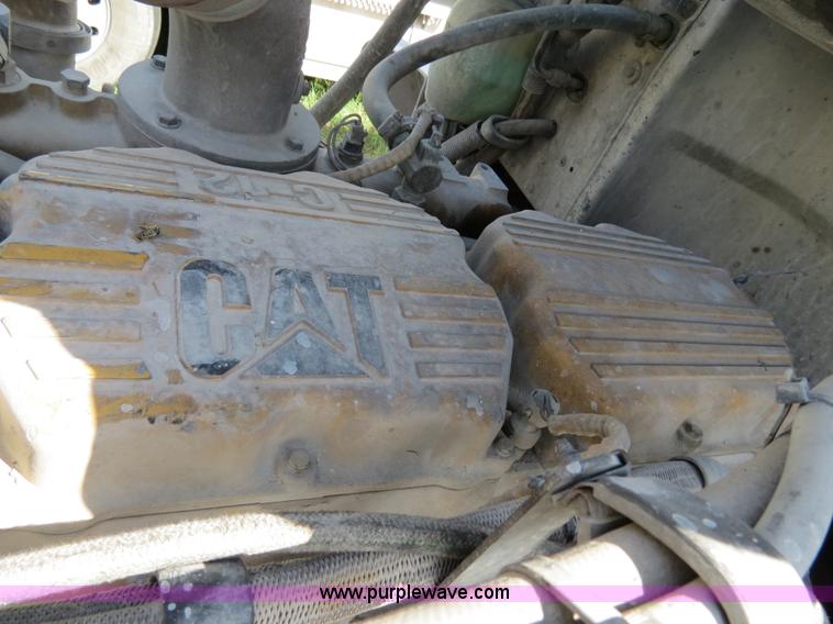 image for item B4509 2000 Peterbilt 377 semi truck