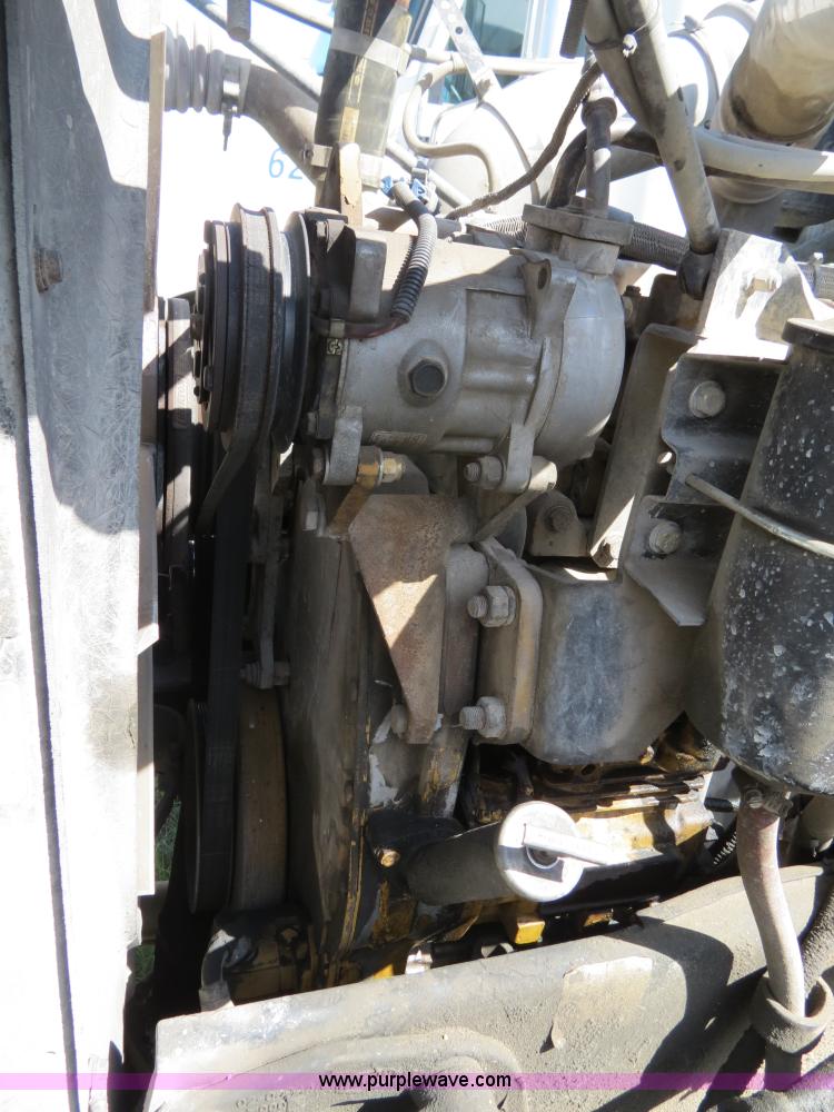 image for item B4509 2000 Peterbilt 377 semi truck