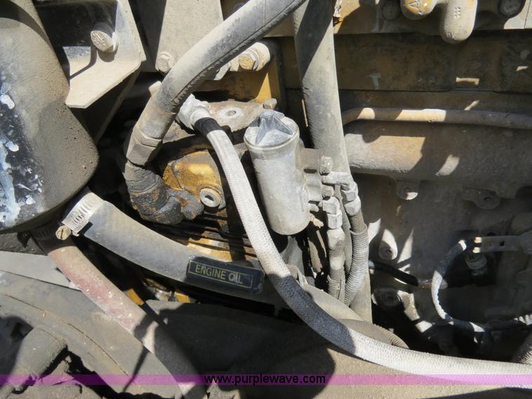 image for item B4509 2000 Peterbilt 377 semi truck