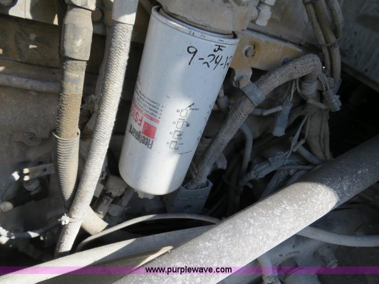 image for item B4509 2000 Peterbilt 377 semi truck