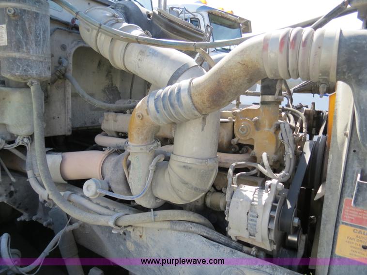 image for item B4509 2000 Peterbilt 377 semi truck